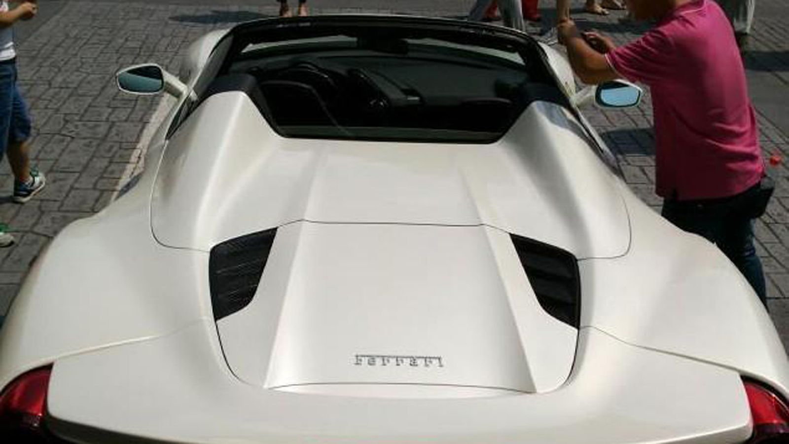 Θα είναι από τις ισχυρότερες Ferrari με απόδοση 670 ίππων. Τα 0-100 χλμ/ώρα ολοκληρώνονται σε 3 δλ.